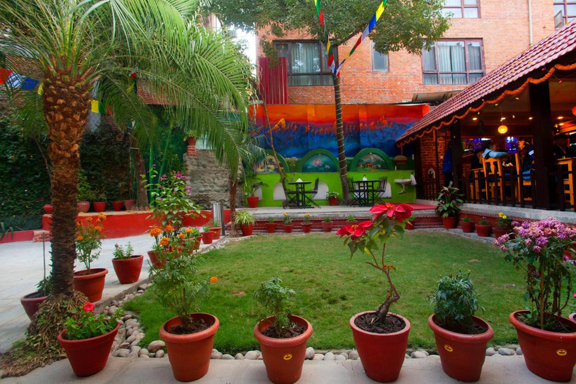 Hotel Green Horizon Катманду Экстерьер фото